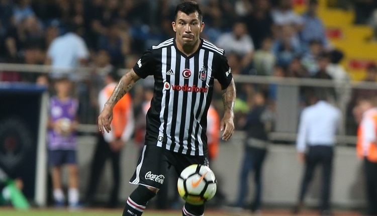 Besiktas de Medel quedó a un paso de la clasificación en Champions