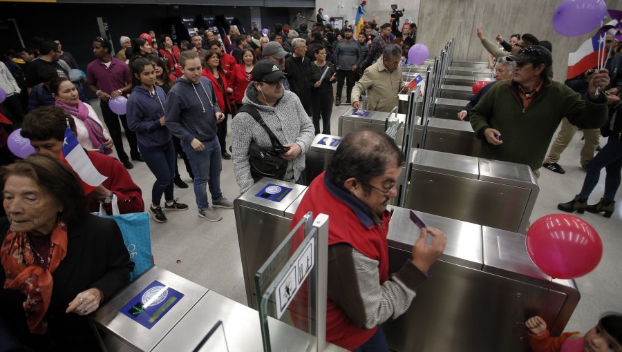 Línea 6 del Metro registró ingreso de 46.800 personas en debut, sin contar combinaciones