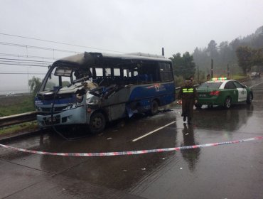 Dos muertos y 12 heridos tras choque de bus con camioneta en Chiguayante