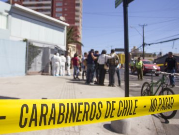 Venezolano en pleno centro de Santiago apuñala más de una decena de veces a su pareja