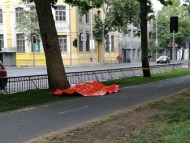 Peruano fue encontrado muerto de una puñalada en el corazón en plena Alameda