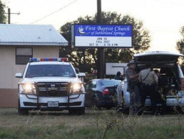 EEUU: Hombre armado mata al menos 26 fieles en iglesia de pequeña localidad de Texas