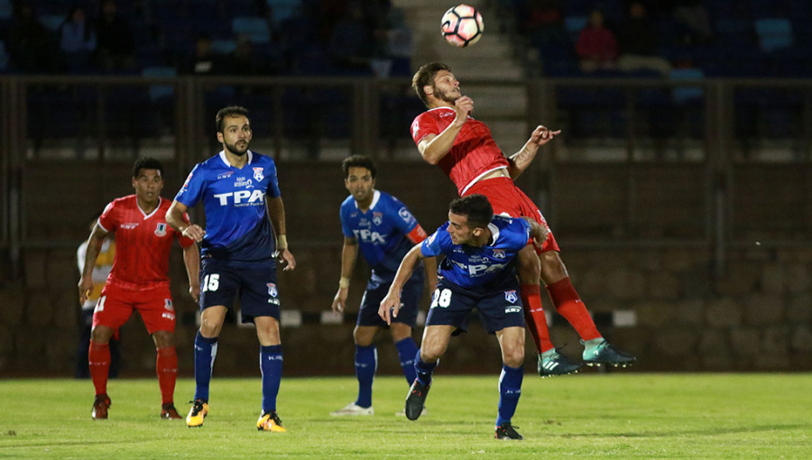 Campeón de la "B" Unión La Calera vence a San Marcos de Arica y se salva del descenso