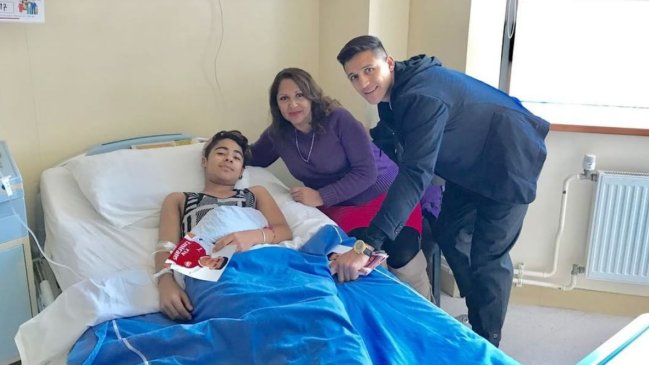 Visita de Alexis Sánchez a Hospital de Tocopilla llenó de esperanza a internos