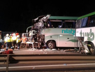 Pelequén: Choque entre dos buses deja tres fallecidos y decenas de heridos