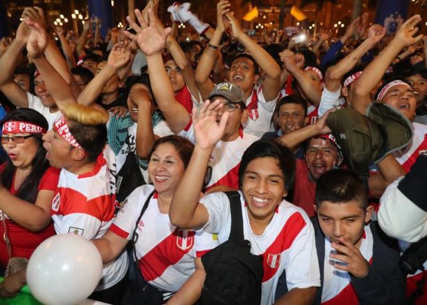 "El que no salta es un chileno": Las burlas de Perú tras clasificar al Mundial