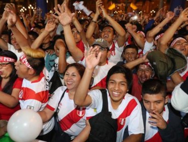 "El que no salta es un chileno": Las burlas de Perú tras clasificar al Mundial