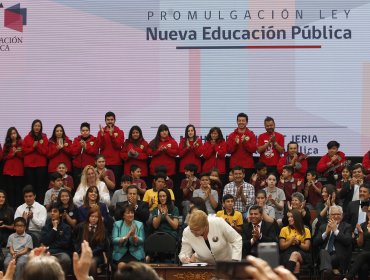 Bachelet promulga ley de “desmunicipalización”: Se requiere dar continuidad