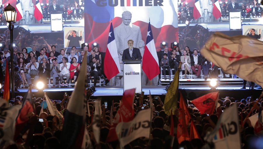 Guiller al cerrar su campaña dijo: "Mi labor será el relevo del gobierno de nuestra Presidenta"