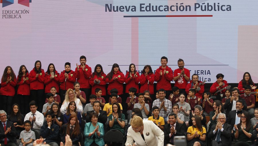 Bachelet promulga ley de “desmunicipalización”: Se requiere dar continuidad