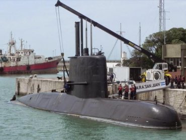 Desaparece submarino argentino con más de 35 personas a bordo