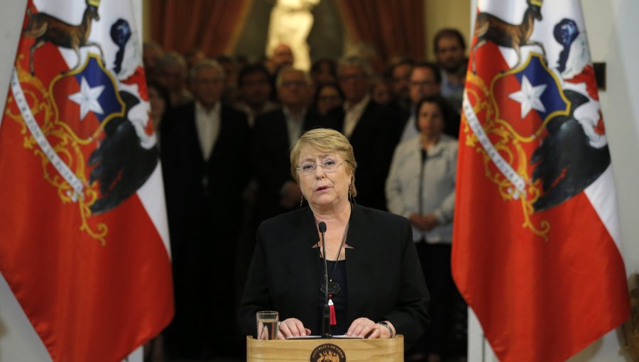 Bachelet llamó a la unidad de los que quieren mantener las transformaciones