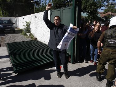 Grupo de jóvenes estudiantes intentó tomarse el Comando de Sebastián Piñera