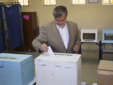 Guillier votó en Antofagasta: "Lo que está en juego es el bien del país"