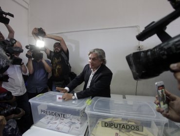 Alejandro Navarro fue el último de los candidatos a La Moneda en votar