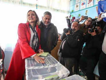 Carolina Goic fue la primera candidata presidencial en votar