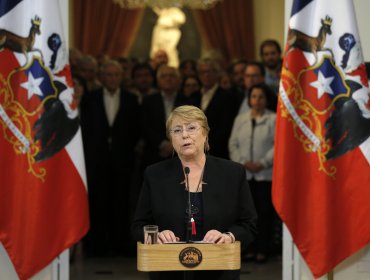 Bachelet llamó a la unidad de los que quieren mantener las transformaciones