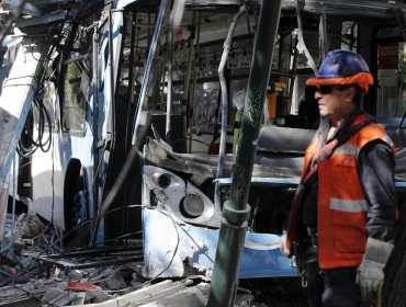 Bus del Transatiago derribó tres postes del tendido eléctrico en Ñuñoa