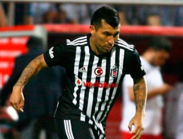 Con Medel un tiempo, Besiktas avanzó históricamente a Octavos de la Champions