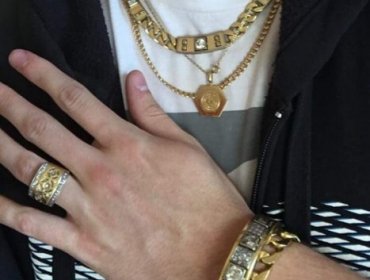 Las joyas que ostenta el hijo de Raquel Argandoña en las redes sociales