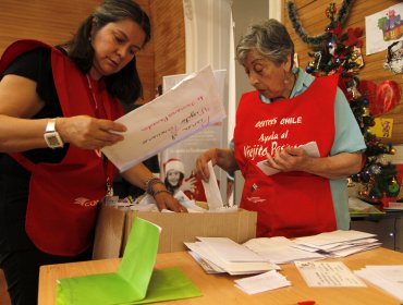 CorreosChile lanza campaña "apadrina una carta en Navidad" que cumple 25 años