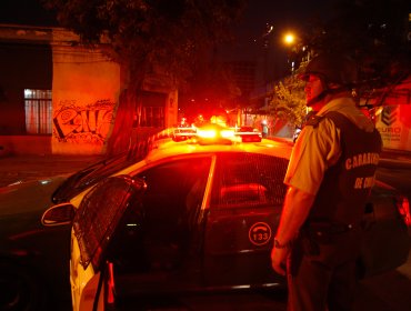 Matan a tiros a joven de 24 años en Recoleta: Asesinos llegan en auto, lo acribillan y se van