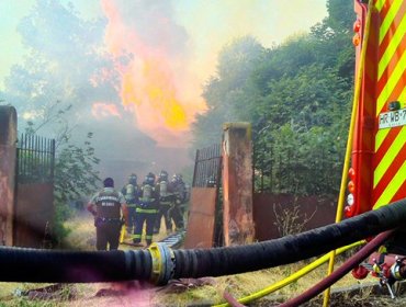 Incendio afectó a bodega del hospital psiquiátrico El Peral en Puente Alto