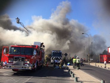 Incendio dejó sin hogar a más de media centena de haitianos en Estación Central