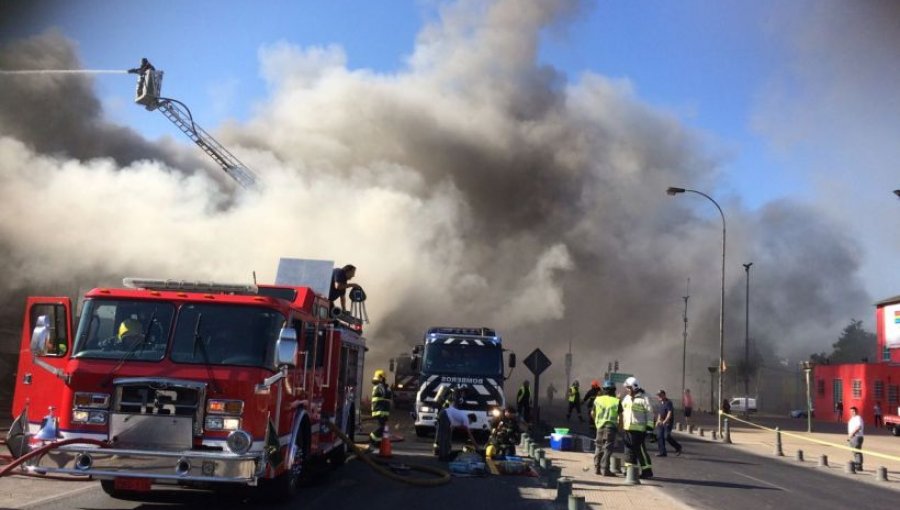 Incendio dejó sin hogar a más de media centena de haitianos en Estación Central