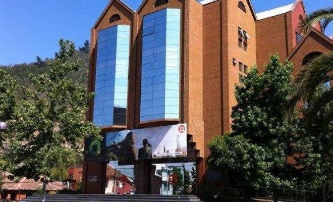 Nuevos despidos en Canal 13: 26 trabajadores del área de ficción dejan la señal de Luksic