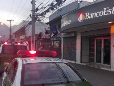 Delincuentes abren bóveda de BancoEstado en Recoleta y se roban millonario botín