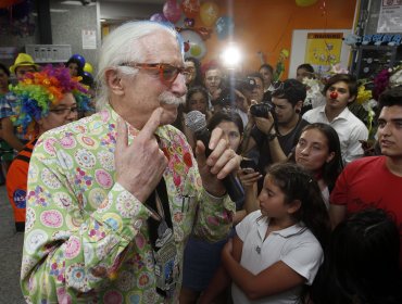 Patch Adams:"El mundo no se preocupa por la atención, sino por la codicia"