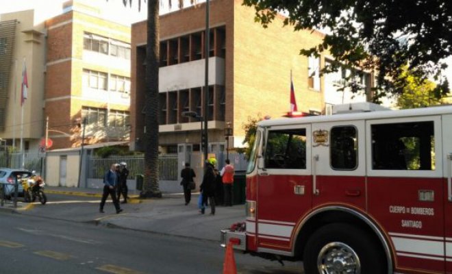 Bomba de cloro explotó al interior de sala de clases de colegio en Providencia