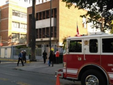 Bomba de cloro explotó al interior de sala de clases de colegio en Providencia