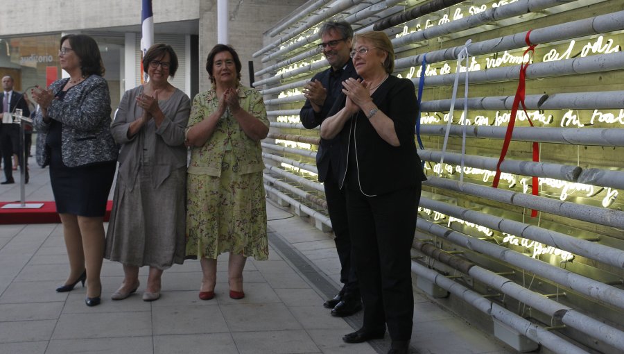 Bachelet participa en homenaje a ex comandante en jefe Carlos Prats