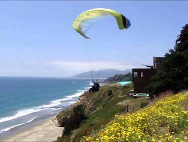 Maintencillo: Hombre en parapente choca con ventanal y luego cae a bosque de pinos