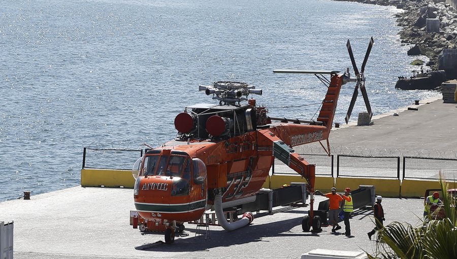 Helicóptero de combate de incendios más grande del mundo llegó a Valparaíso