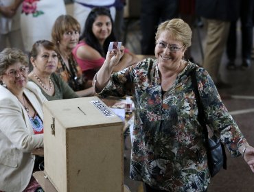 Michelle Bachelet no descarta revisión y evaluación sobre ley de voto voluntario