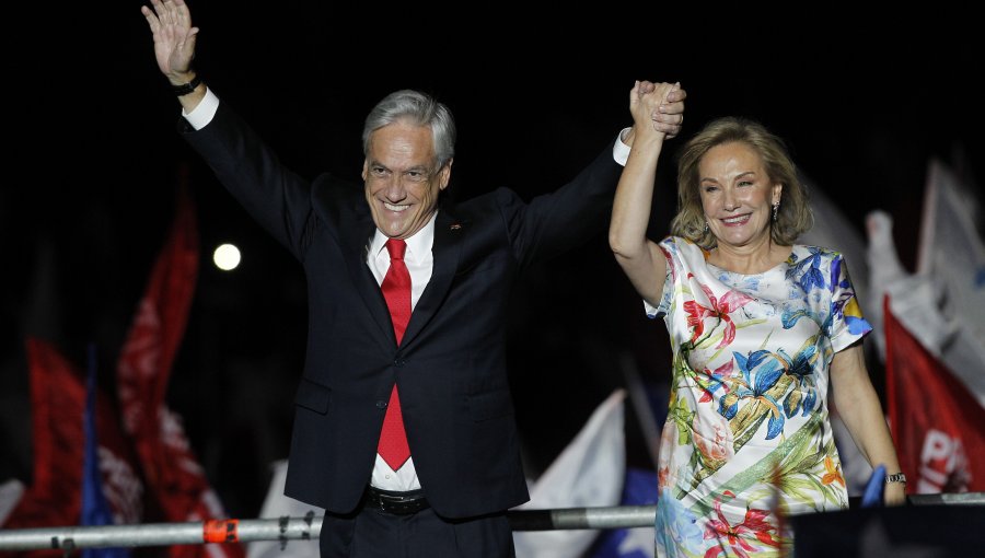 Ante miles de personas Sebastián Piñera da su primer discurso como Presidente electo