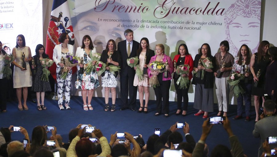 Presidenta encabezó entrega de premios Guacolda a trabajadoras del agro