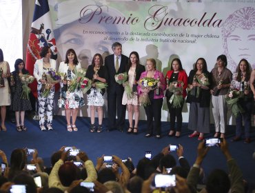 Presidenta encabezó entrega de premios Guacolda a trabajadoras del agro