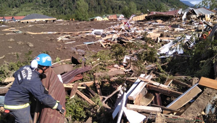 Gobierno decide que familias deben abandonar Villa Santa Lucía y será relocalizada