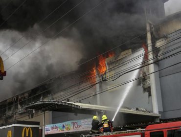 Incendio en centro comercial de Filipinas deja al menos 37 muertos