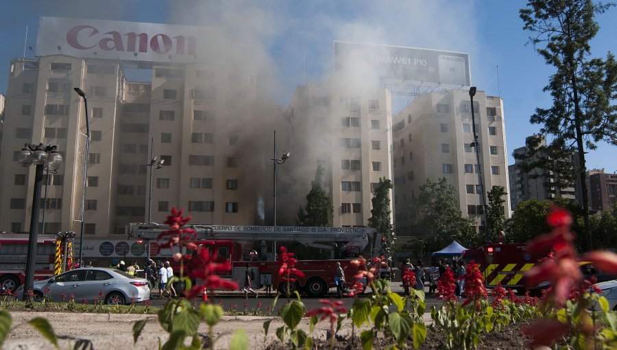 Bomberos controlaron incendio en restaurante en Plaza Italia