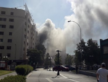 Incendio en Plaza Italia: Restaurant en emblemáticas torres Turri es consumido por las llamas