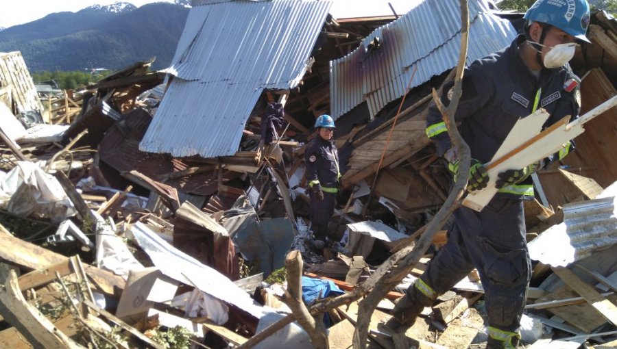 Reanudan labores de búsqueda en Villa Santa Lucía pese al mal clima