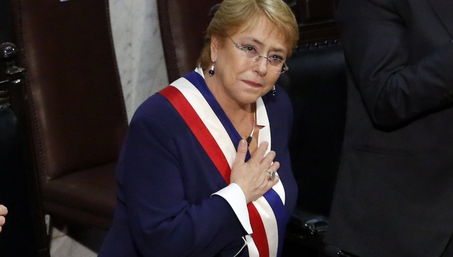 Michelle Bachelet envía saludo navideño con énfasis en Villa Santa Lucía: "Saldrán adelante"