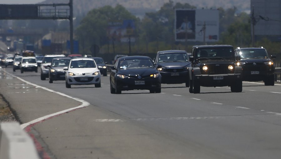 Se calcula en 425 mil los vehículos que abandonarán Santiago por fin de semana de Año Nuevo