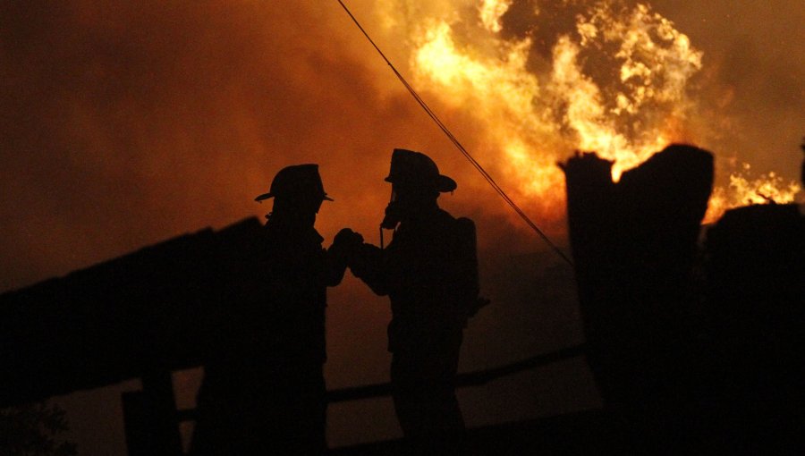 Controlan incendio en cercanías de reserva Lago Peñuelas en Valparaíso