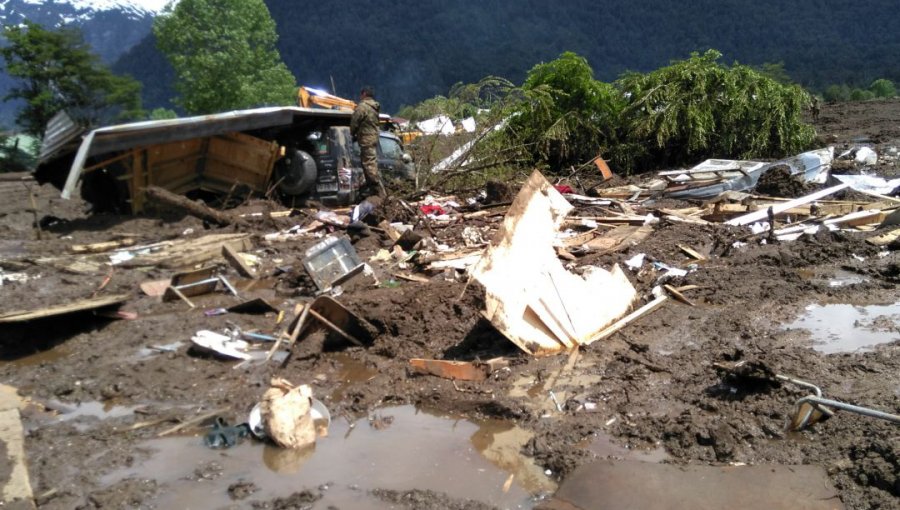 Villa Santa Lucía: Se reanudan labores de búsqueda pese a intensas lluvias